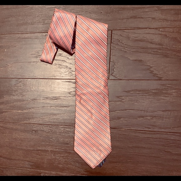 Tommy Hilfiger Other - Tommy Hilfiger 100% silk tie in pale pink with contrast navy back.